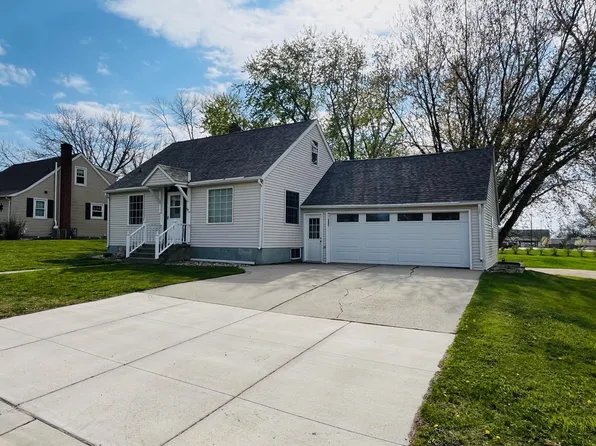 614 12th St, Dawson, MN 56232