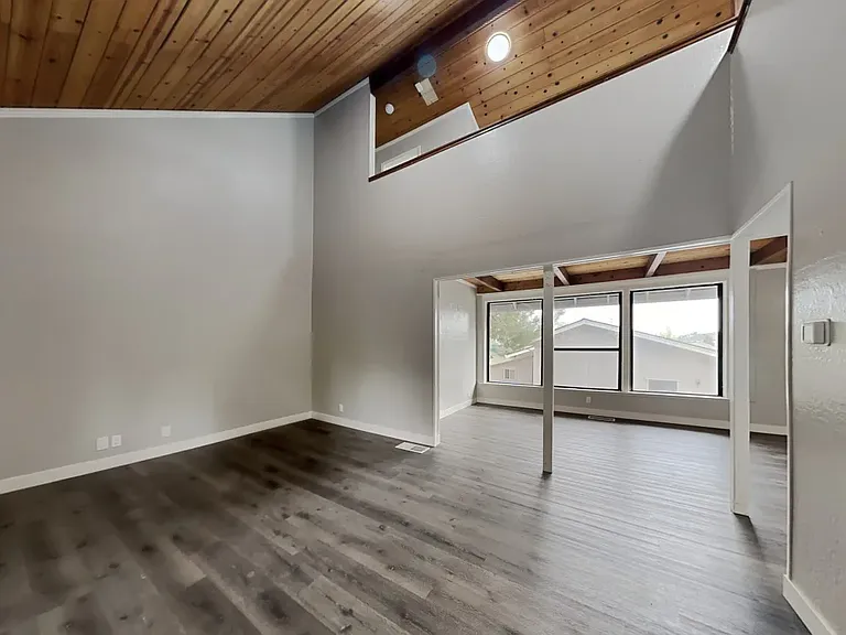 2818 Alhambra Dr — Photo 2