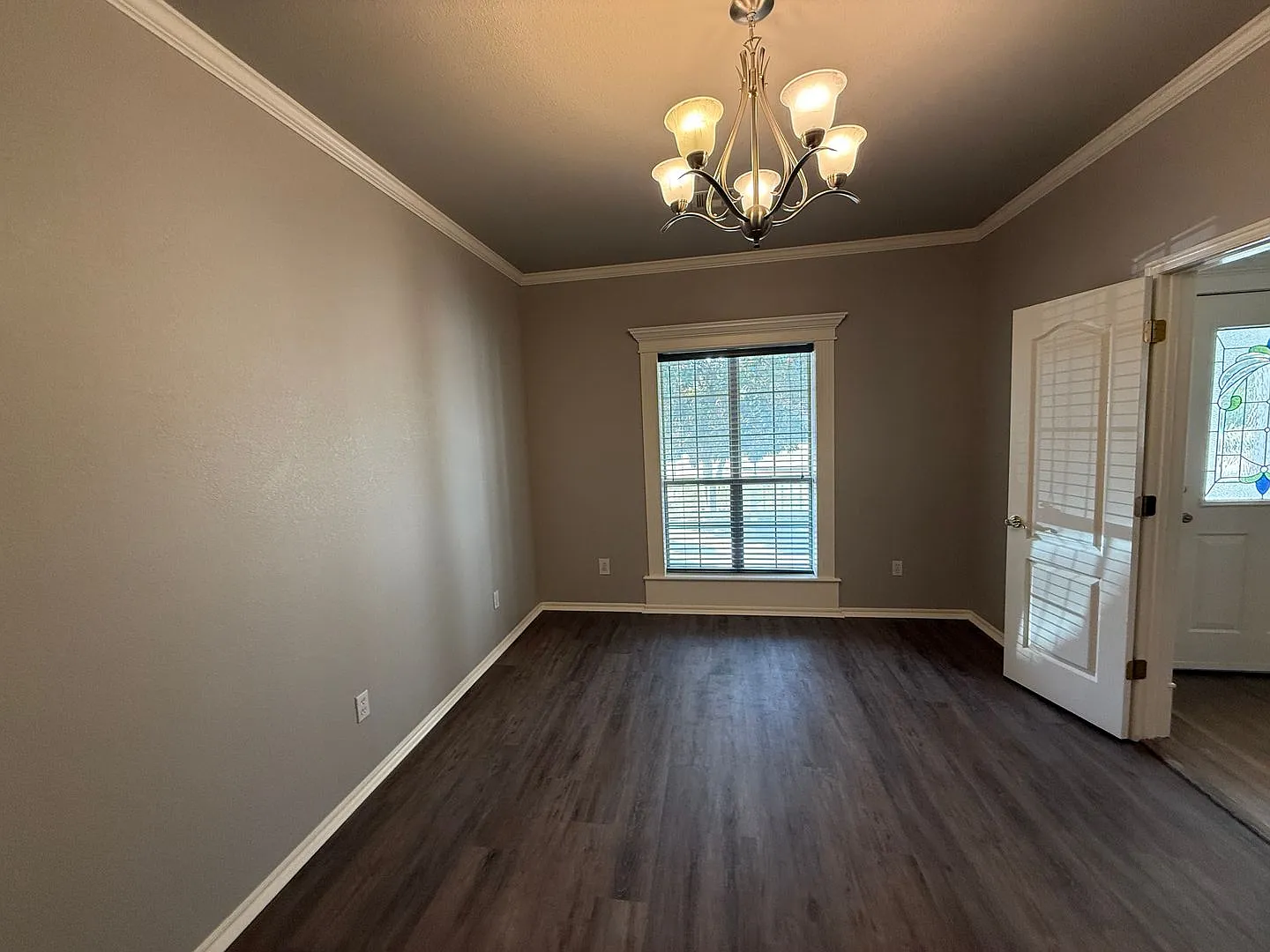 Remodeled Huge 4 Bedroom with bonus rooms and many bathrooms in Broken Arrow — Photo 4