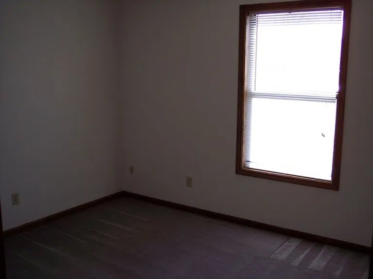 807 Foster Ln — Photo 4