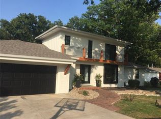 505 Hillcrest Rd, Lake Quivira, KS 66217