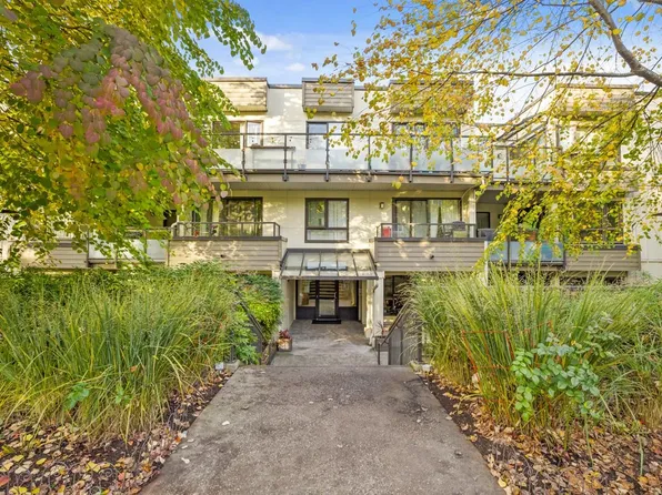 621 E 6th Ave #105, Vancouver, BC V5T 4H3