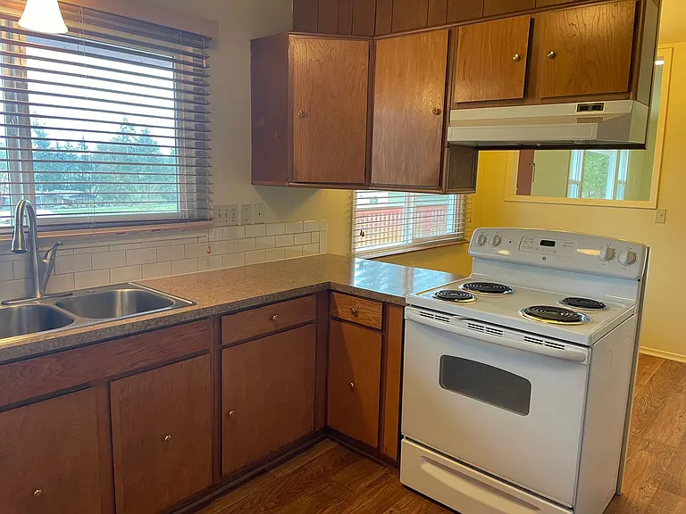 870 Greentree Dr — Photo 8