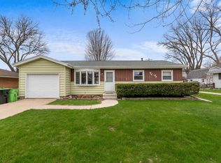 1126 E Circle Dr, Beaver Dam, WI 53916
