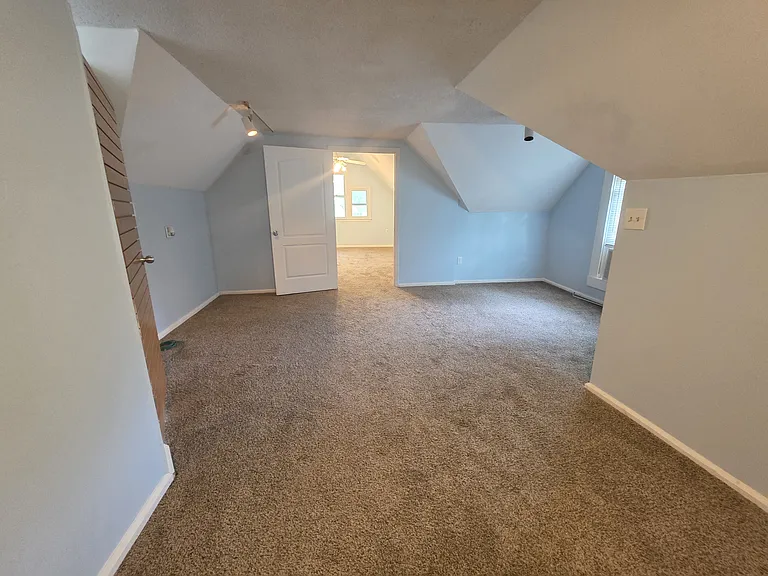 824 N Liberty St — Photo 14
