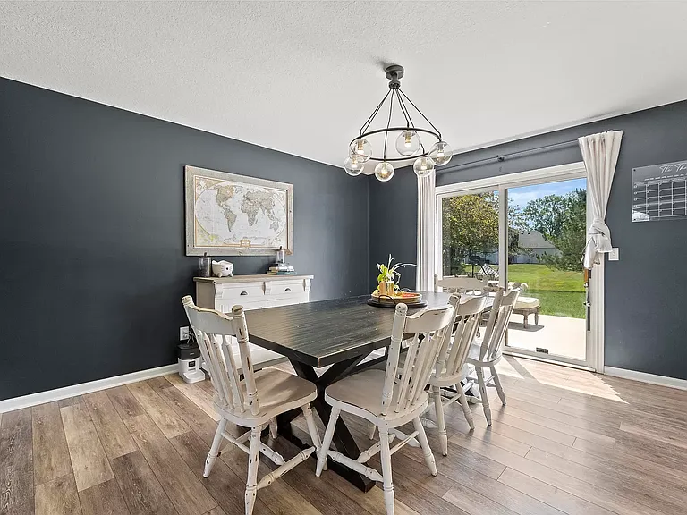 2226 Bluewater Trl — Photo 4