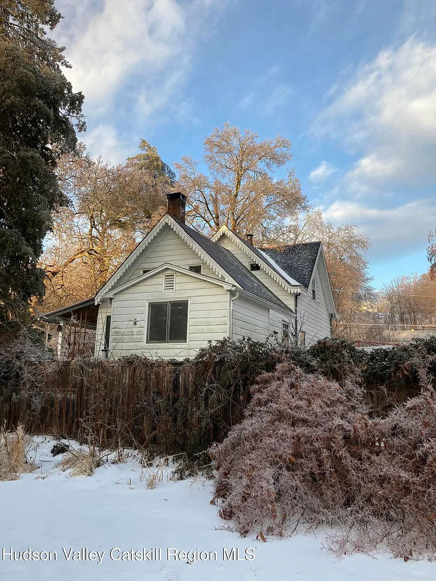 1082 Main Street photo 1