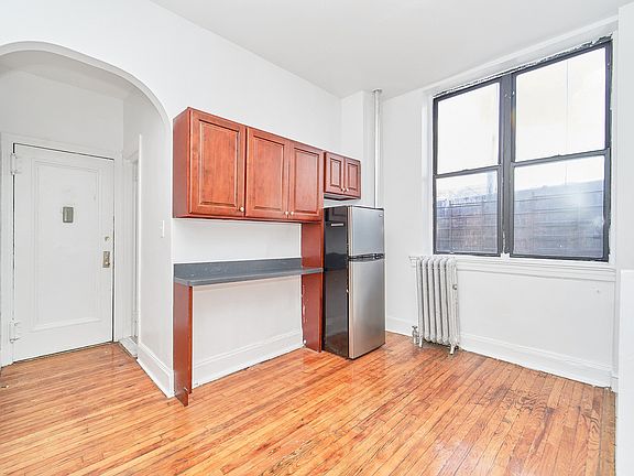 4th image of 1697 Amsterdam Ave #44