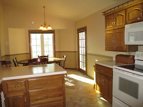 3rd image of 2116 Clovernook Ln