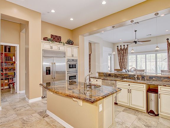 4th image of 2440 W Shinnecock Ct