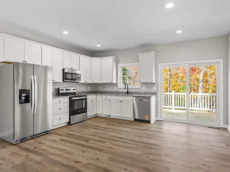 317 Ivanhoe Ave — Photo 3