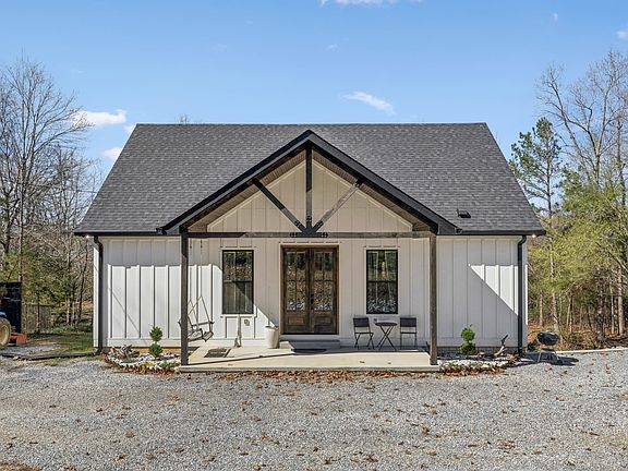 2nd image of 1602 White Oak Rd