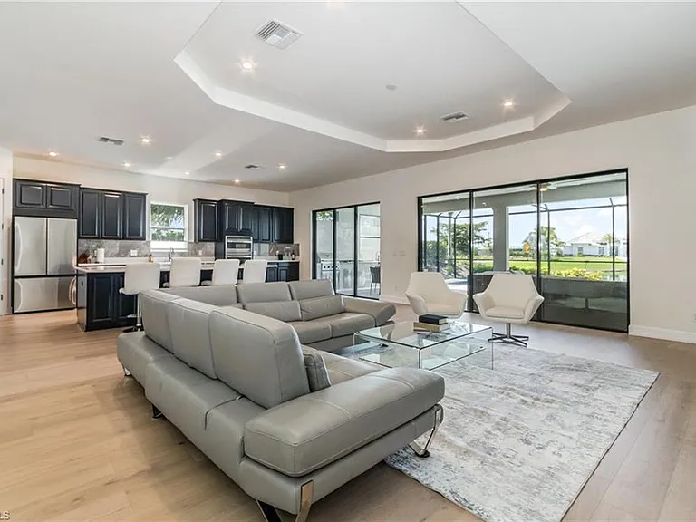 11110 Canal Grande Dr — Photo 4