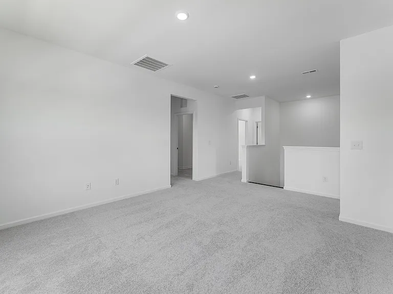 136 Glenn Dr — Photo 9