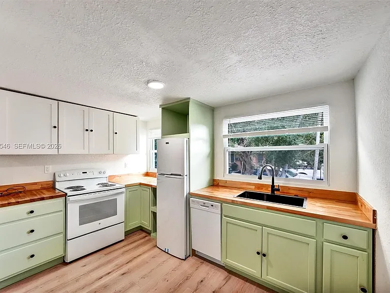 1411 SW 3rd St #2 — Photo 5
