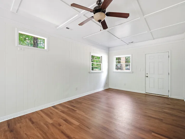139 Windsor Cir — Photo 9
