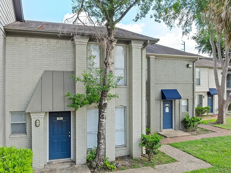 The Ellis Apartments — Photo 31
