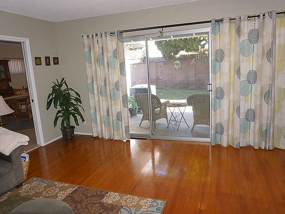 Livingroom opens to yard