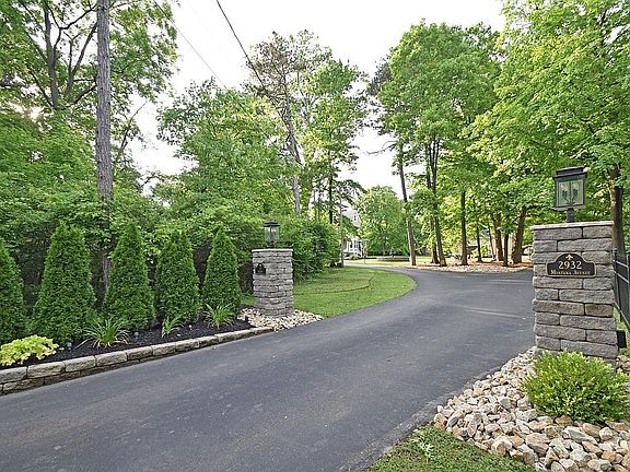 2nd image of 2932 Montana Ave