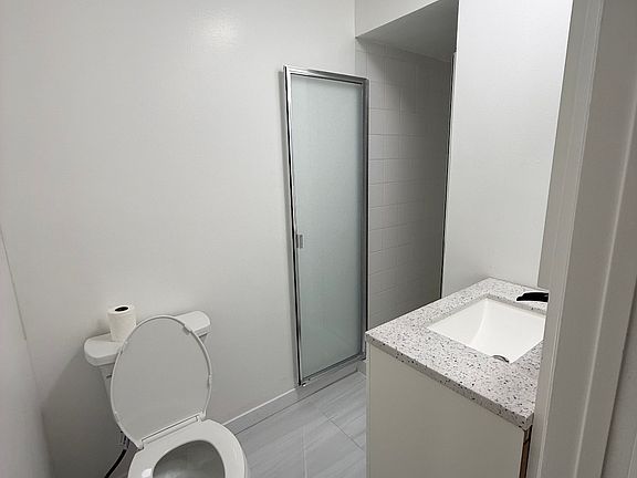 5th image of 516 E Maple St APT 2