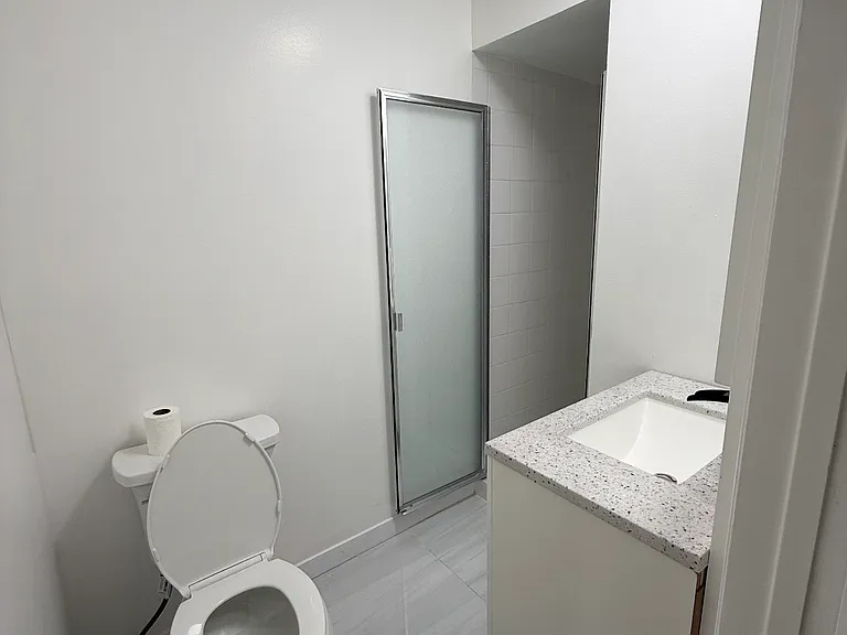 516 E Maple St #2 — Photo 5