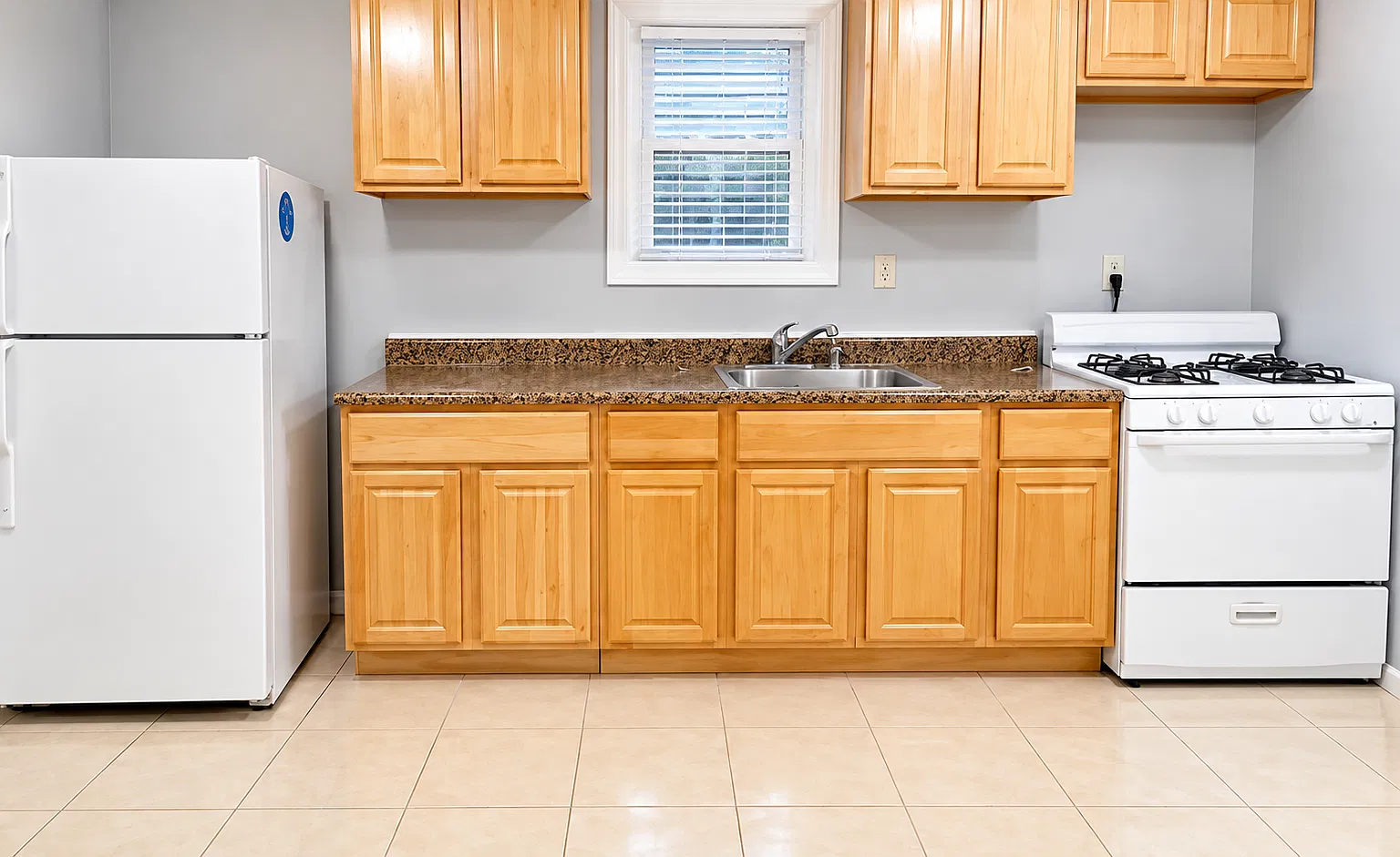 3 bed, 800 sqft, $1,995 — Photo 1