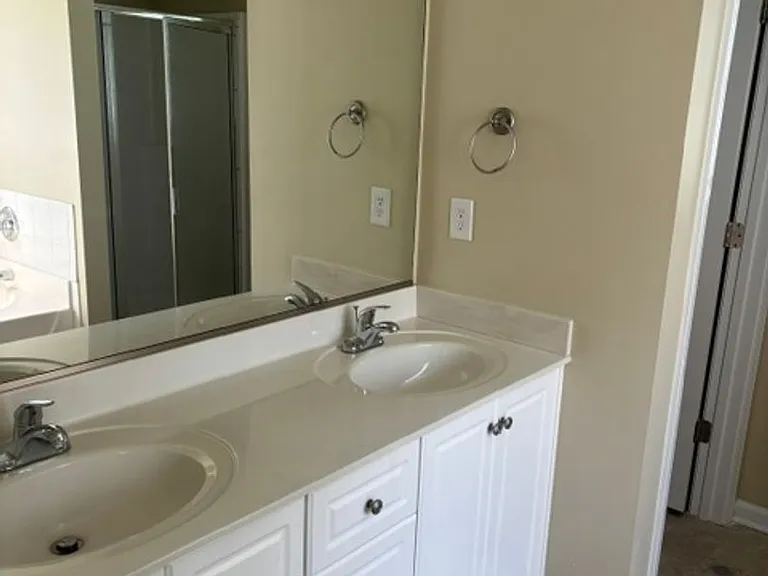 452 Lory Ln — Photo 7