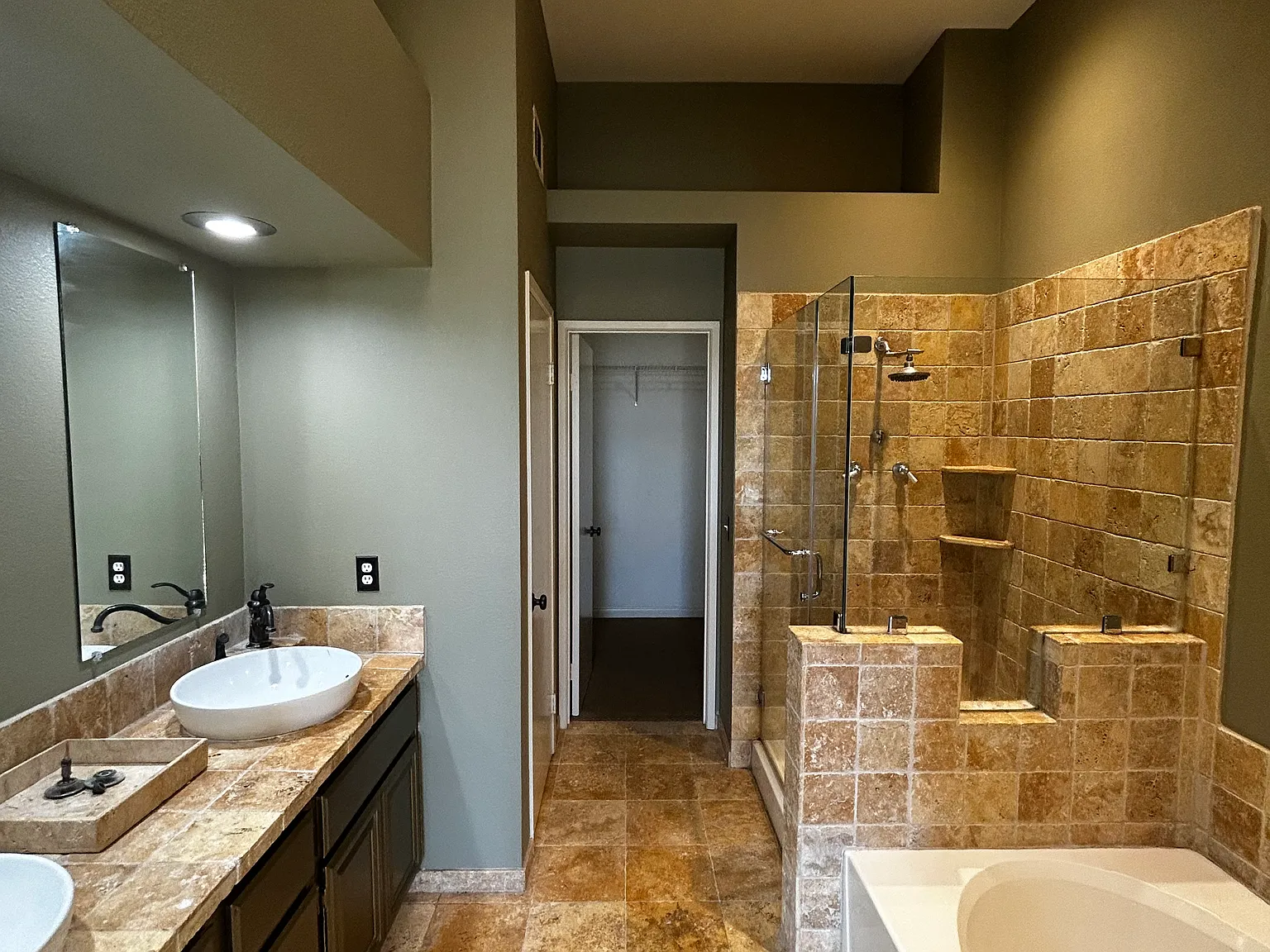 3 bed, 2.5 bath, 1555 sqft, $3,250 — Photo 4