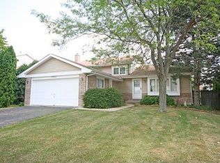 5521 Redford Ln, Hanover Park, IL 60133