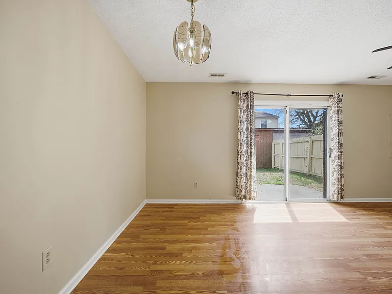 102 Tyburn Ct — Photo 12