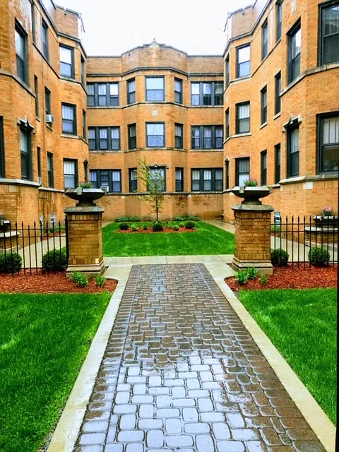 5160-66 W. Montrose