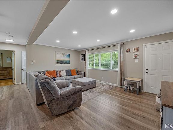 3rd image of 11539 Terry Ave