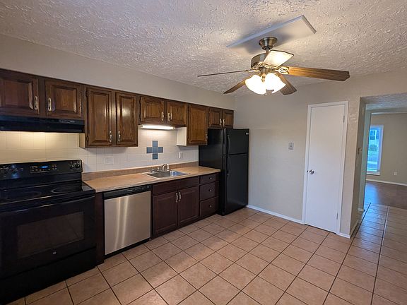 5th image of 702 White Oak Dr #1