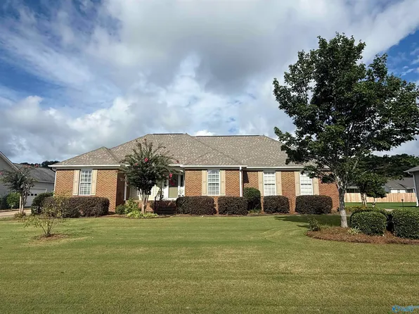 112 Saint Thomas Dr, Rainbow City, AL 35906