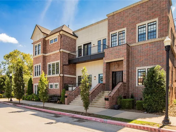 228 SE 2nd St, Bentonville, AR 72712
