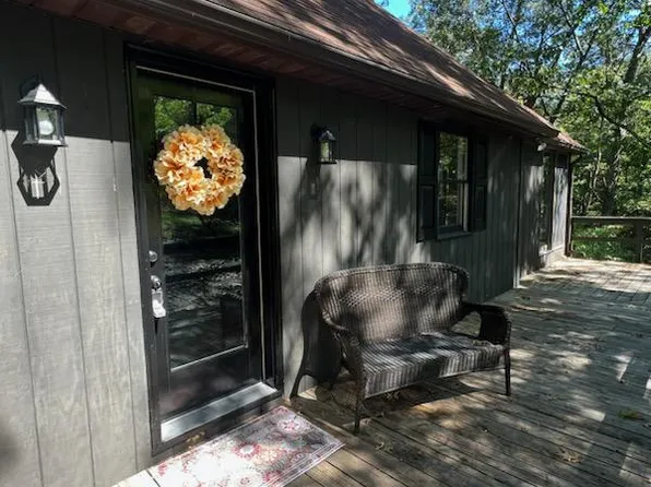 227 Amberwood Rd, Great Cacapon, WV 25422