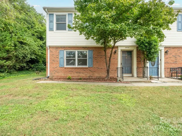 8834 Hunter Ridge Dr, Charlotte, NC 28226