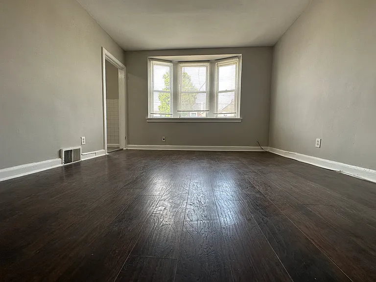 1422 Greeby St #1 — Photo 2