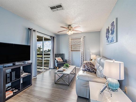 5th image of 208 S Canal St #208