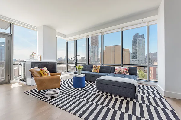 Sold by Modern Spaces | media 2