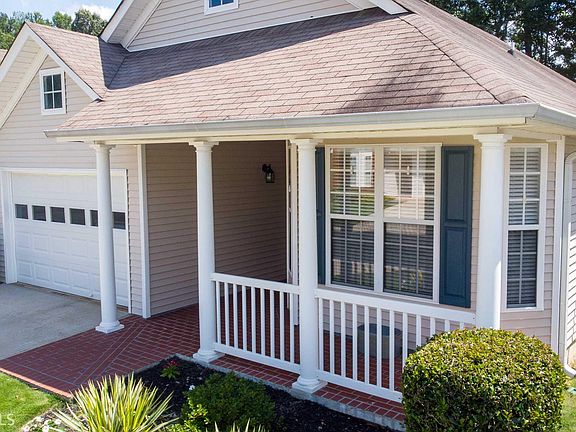 4th image of 2303 Applegate Ln