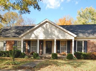 7101 W Shefford Ln, Louisville, KY 40242