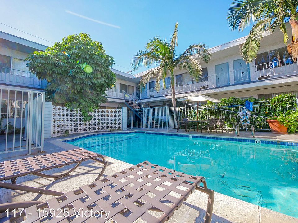 1st image of 15925 Victory Blvd #117