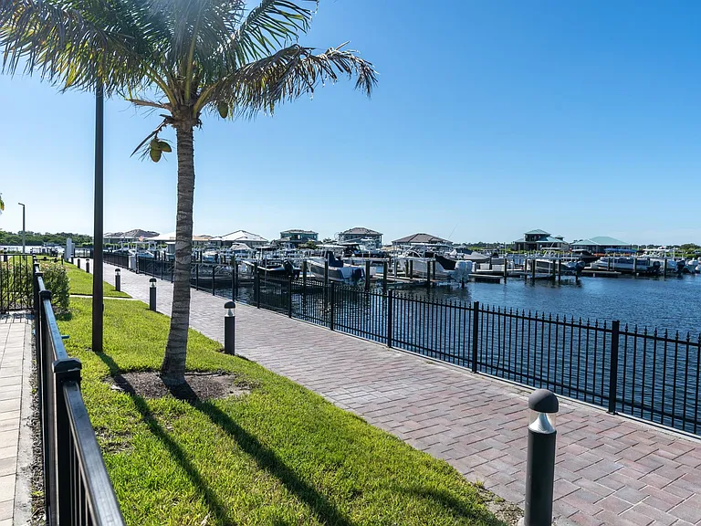 2217 6th St E — Photo 49