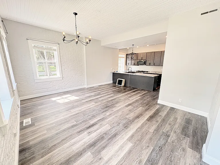 507 E Church St — Photo 7