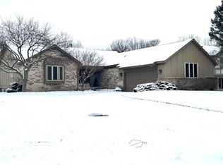 538 Augusta Dr, Rochester Hills, MI 48309