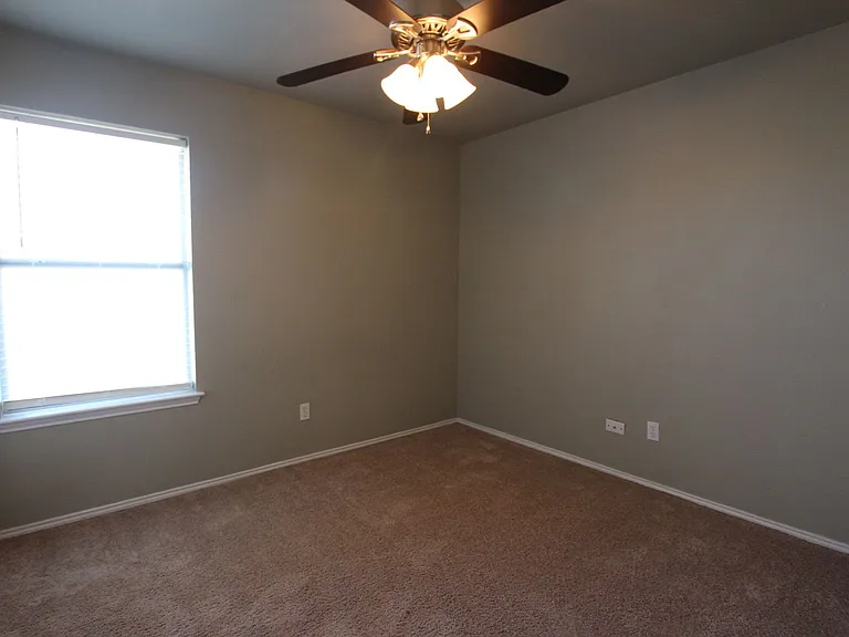 204 Willow Rd — Photo 10
