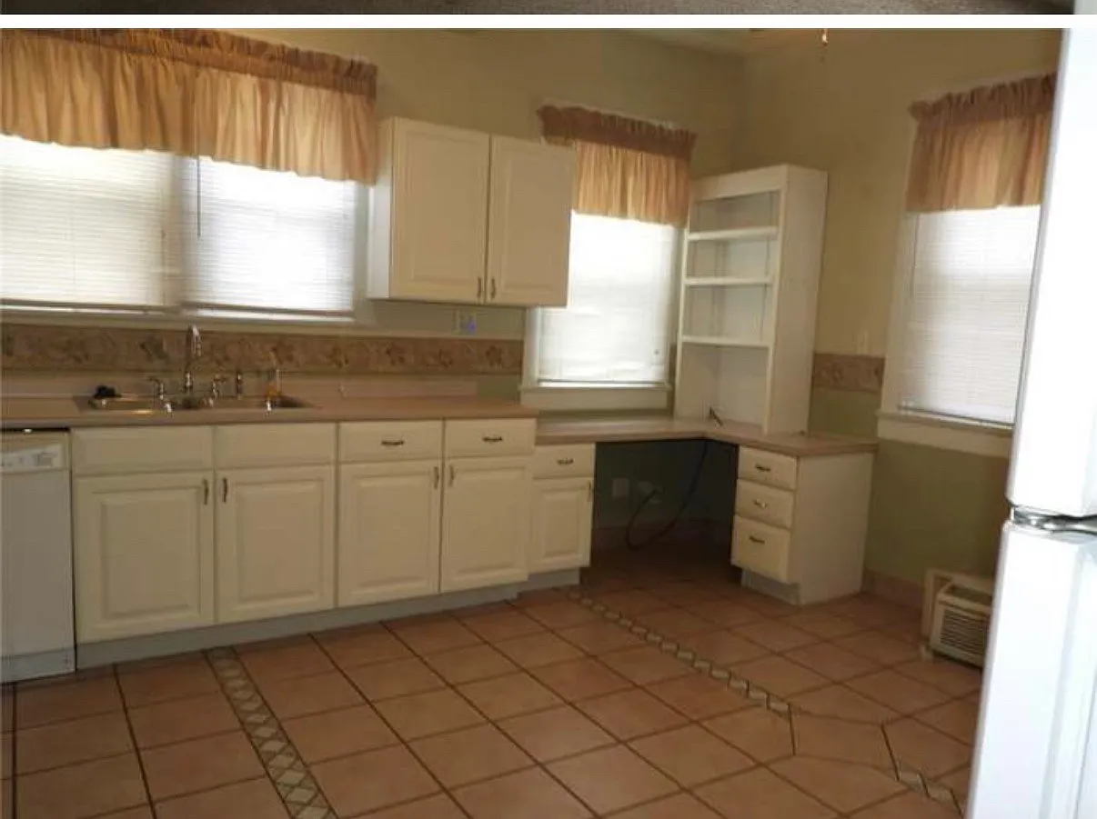 2 bed, 900 sqft, $1,300 — Photo 4