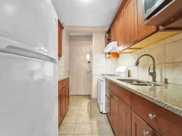 6 Fordham Hill Oval image 14 of 25