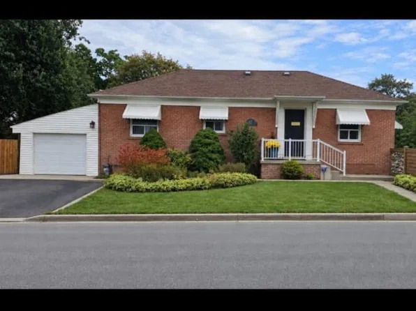 27 Inchcliffe Cres, Toronto, ON M9P 2N2